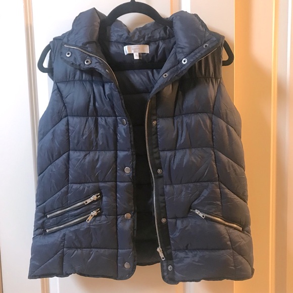 Like New Navy Puffer Vest - Picture 3 of 7